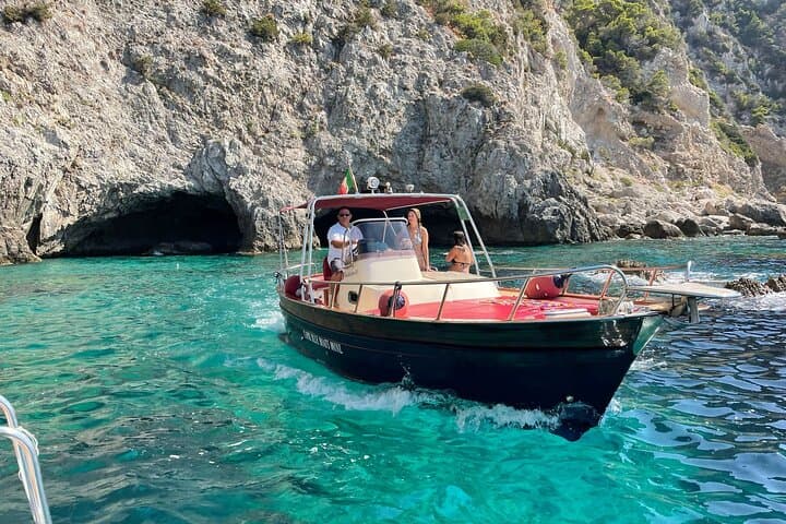 Capri tour with "Gozzo" (3 hours)