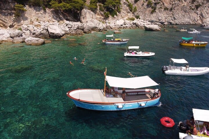 Capri tour with "Gozzo" (3 hours)
