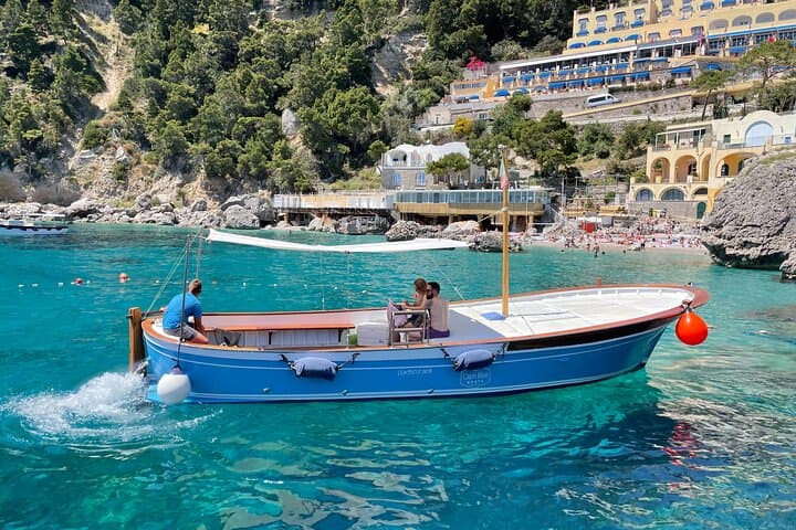 Capri tour with "Gozzo" (3 hours)
