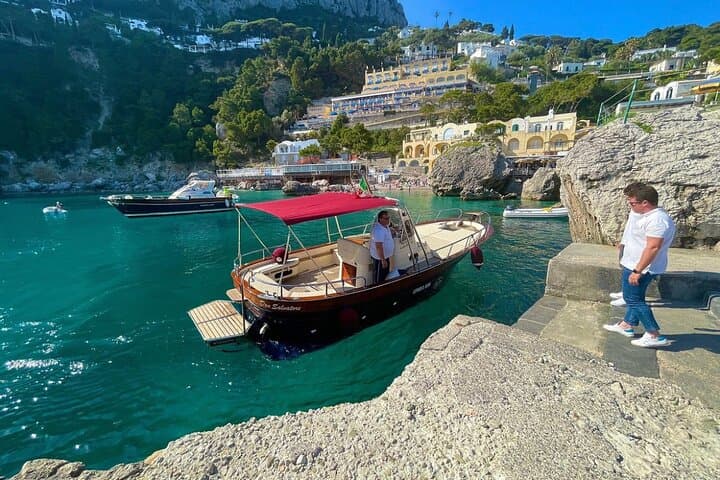 Capri tour with "Gozzo" (3 hours)