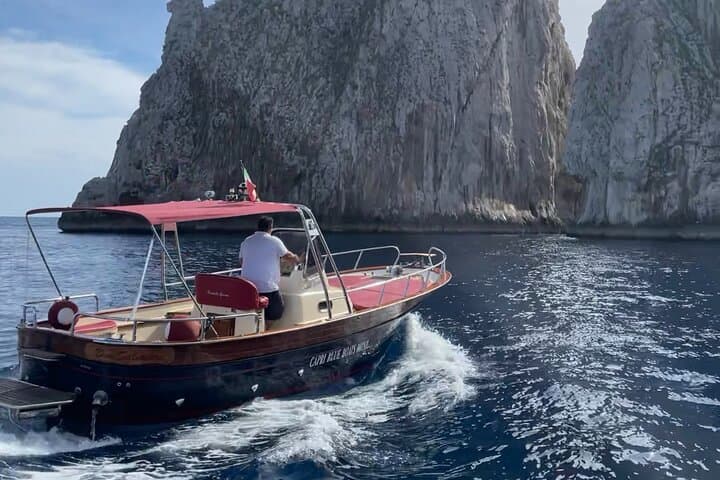 Capri tour with "Gozzo" (3 hours)