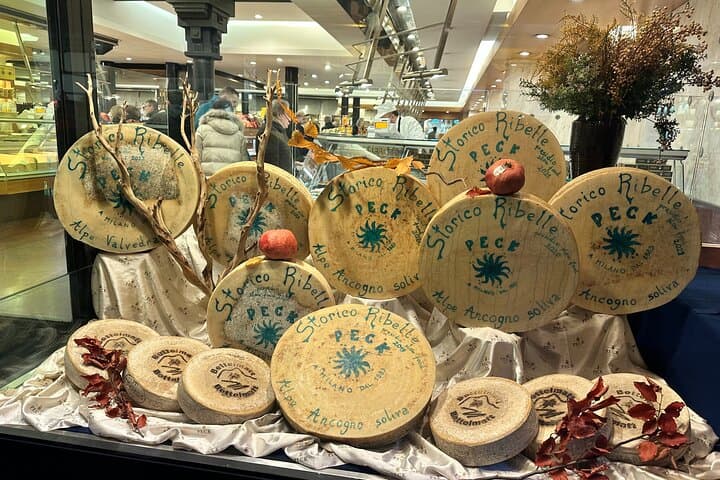 Milan Gourmet Food Tour and Sightseeing with Local Guide