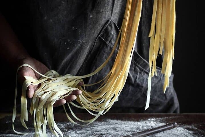 Florence: Pasta Cooking Class with Unlimited Wine