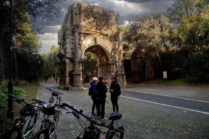 Appian Way Bike tour Underground with Catacombs & Lunch