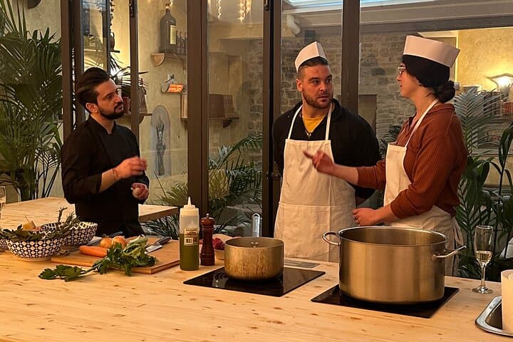 Florence: Pasta Cooking Class with Unlimited Wine