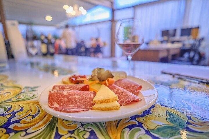 Semi-Private Chianti Wine Tour with Dinner in Tuscany Vineyard