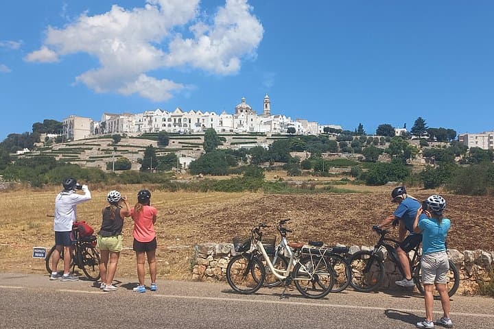 Tour Ebike Trulli Alberobello e Locorotondo