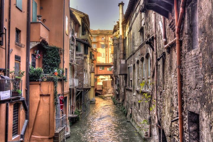 Bologna City Highlights Private Guided Tour at Night