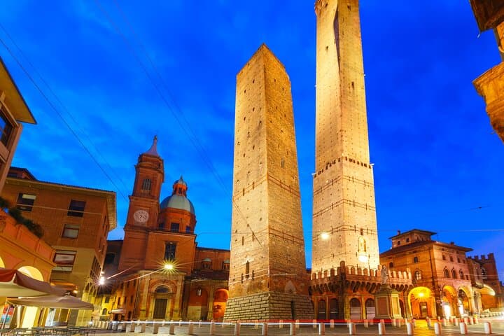 Bologna City Highlights Private Guided Tour at Night
