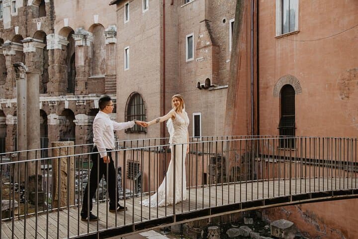 Rome Private Romantic Photoshoot in Charming Trastevere