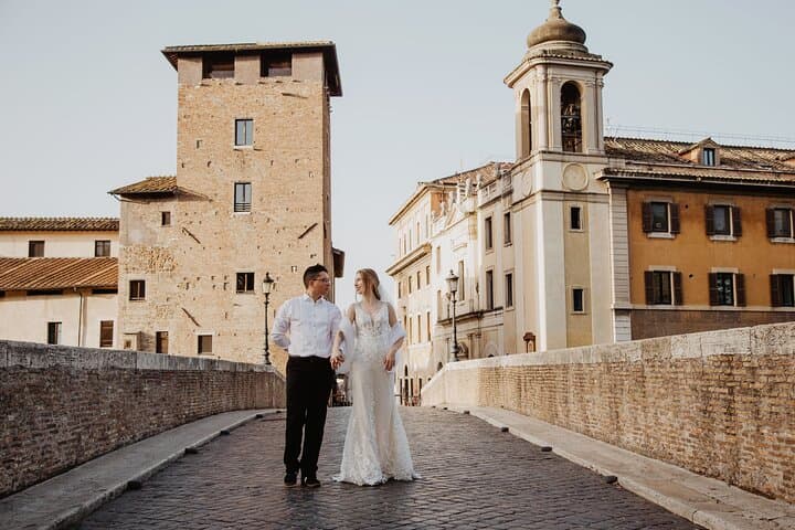 Rome Private Romantic Photoshoot in Charming Trastevere