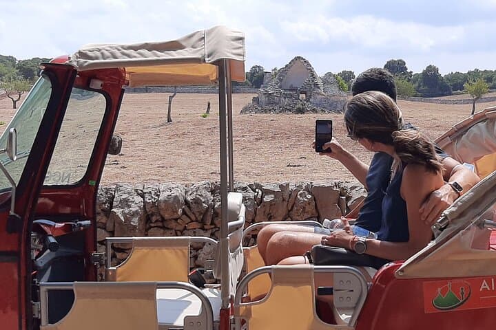 Audio Tour Alberobello with Bee Calessino/ e-Vespa /Fiat Mickey Mouse