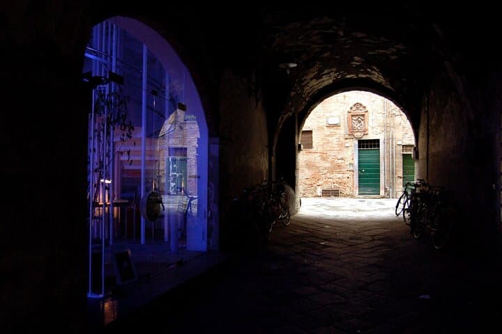 Private walking tour of Lucca city centre and the walls