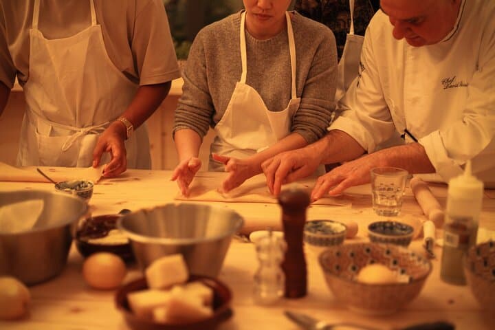 Florence: Pasta Cooking Class with Unlimited Wine