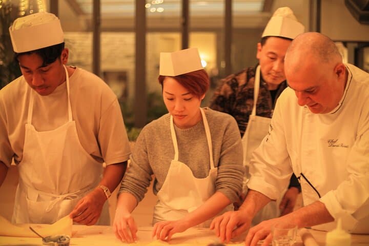 Florence: Pasta Cooking Class with Unlimited Wine