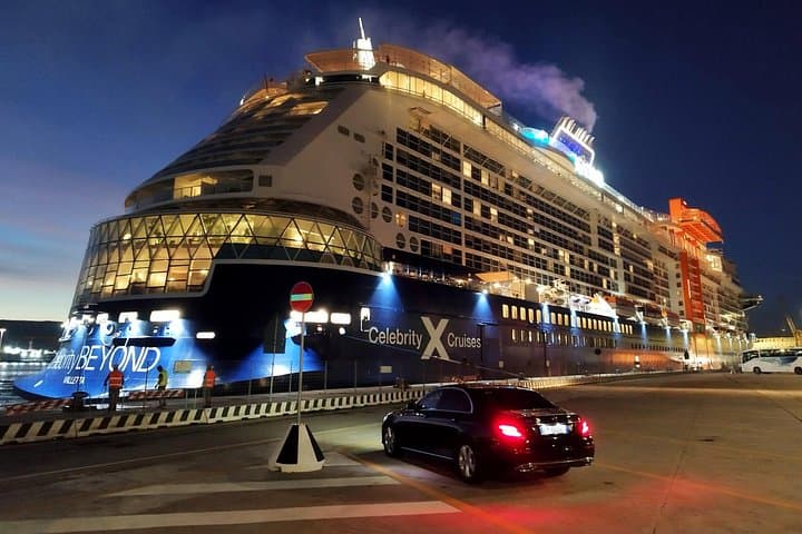 One of our vehicle at Messina harbour waiting for the guests.