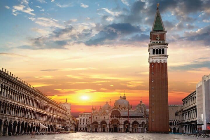 Venezia Walking Tour with Audio and Written Guide by a Local