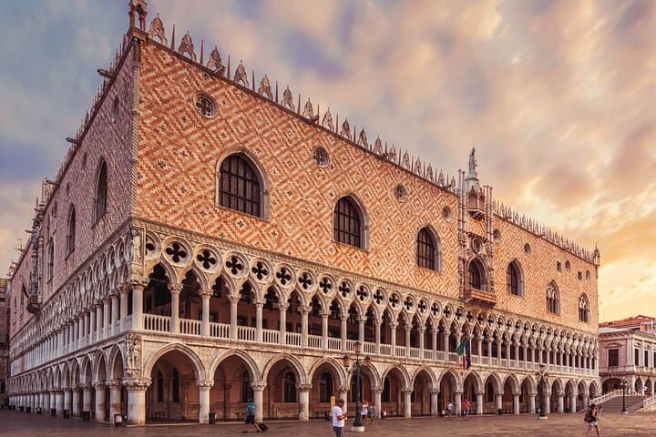 Venezia Walking Tour with Audio and Written Guide by a Local