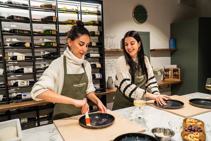 Roman Pizza, Supplì & Gelato Class with Wine near Colosseum