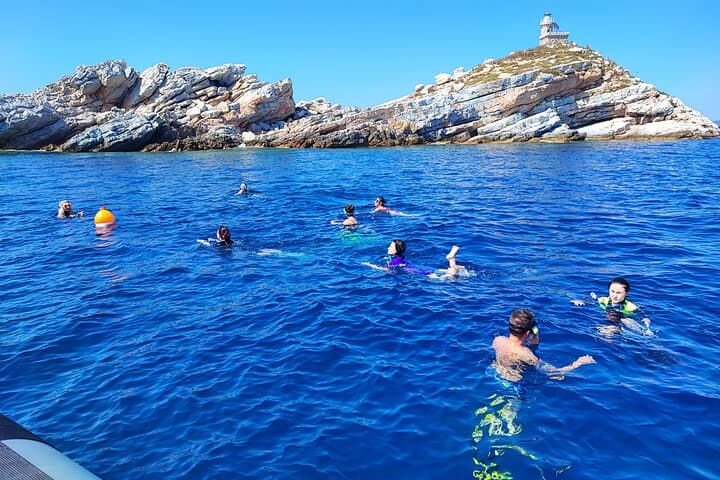 Refreshing bath in crystal clear water