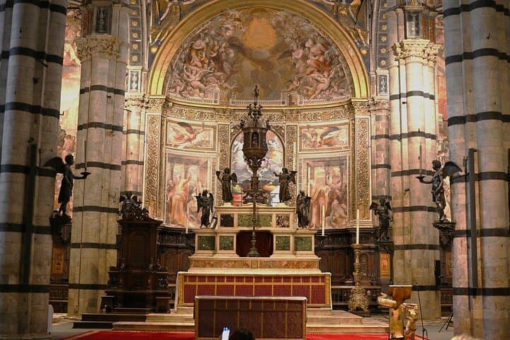 Siena Private Walking Tour: Traditions, Streets & Cathedral