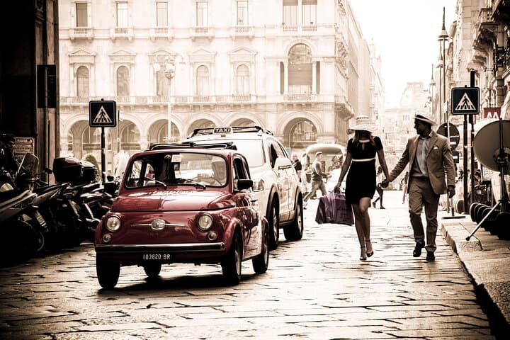 1 Hour Dolce Vita Vintage Fiat 500 Slow Tour in Milan