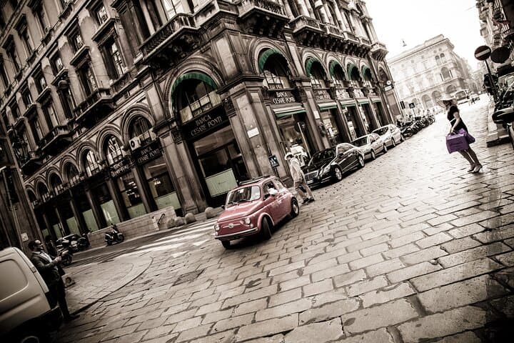 30 Minutes Vintage Fiat 500 Fast Tour in Milan