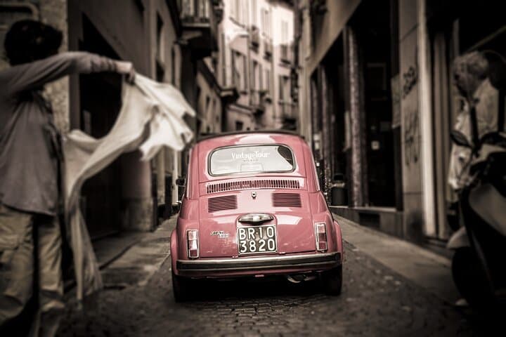 30 Minutes Vintage Fiat 500 Fast Tour in Milan