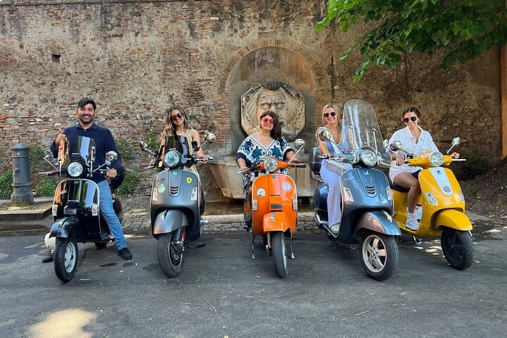 Vespa Tour Guided by Local in Rome