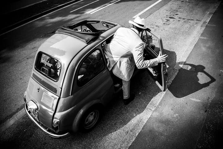 1 hour Vintage Fiat 500 SkyLine Tour in Milan