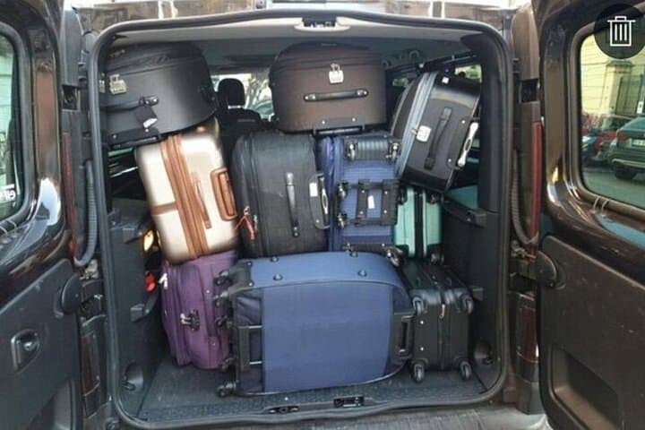 8 big luggage end 8 small luggage.