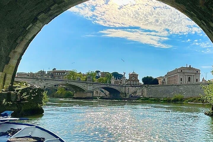 Rome Tiber River Cruise and Top Food Tasting with Wine Pairing