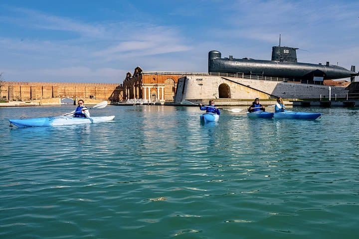 Venice Beginner's Kayak Tour: train & visit the Medieval Arsenal
