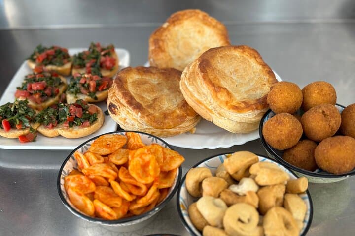 Street Food Lecce: Guided walking tour with typical food and wines.