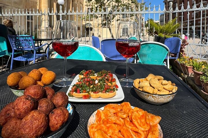 Street Food Lecce: Guided walking tour with typical food and wines.