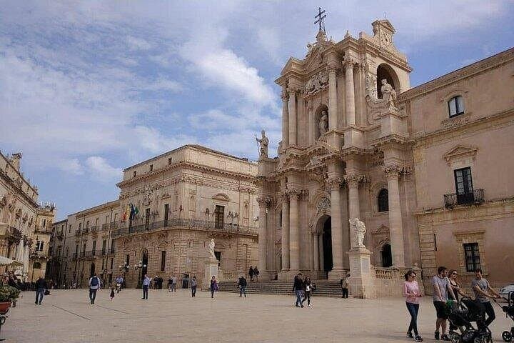 Private Transfer Syracuse/Ortigia ↔ Palermo with Optional Stops