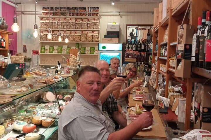 Siena walking tour with lunch & Chianti wine