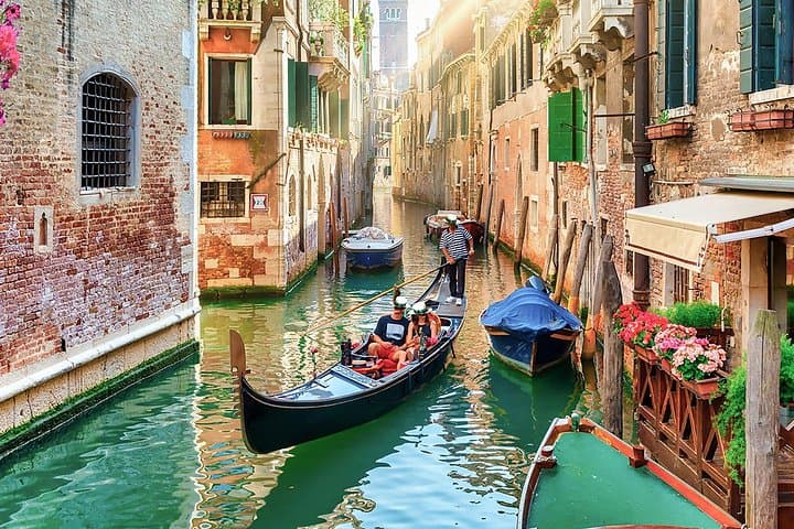 Private Gondola Tour from Piazza San Marco + Ebook