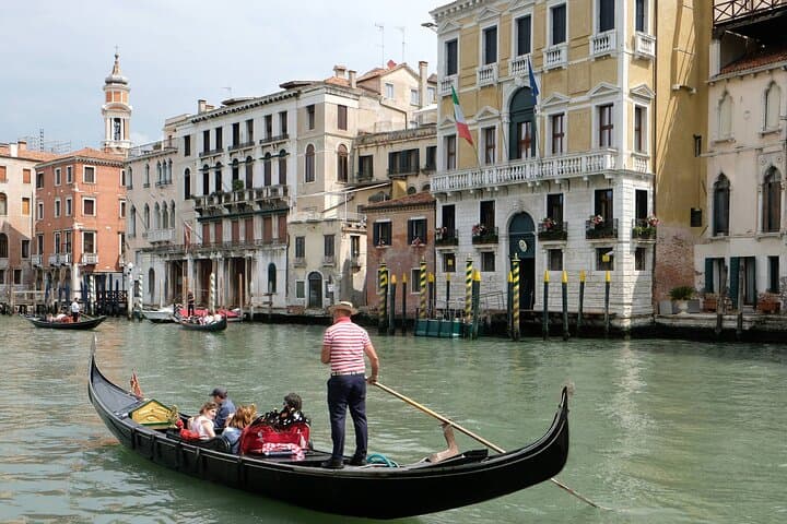 Private Gondola Tour from Piazza San Marco + Ebook