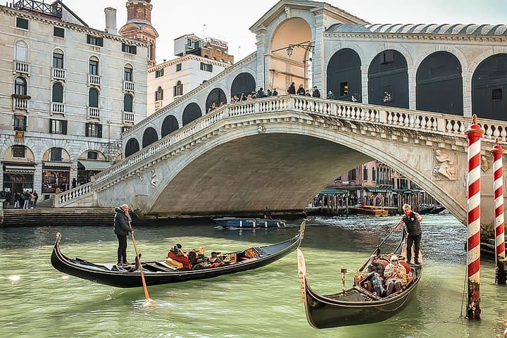 Private Gondola Tour from Piazza San Marco + Ebook