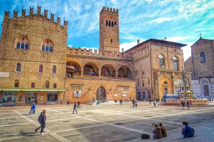 Bologna Walking Tour with Audio and Written Guide