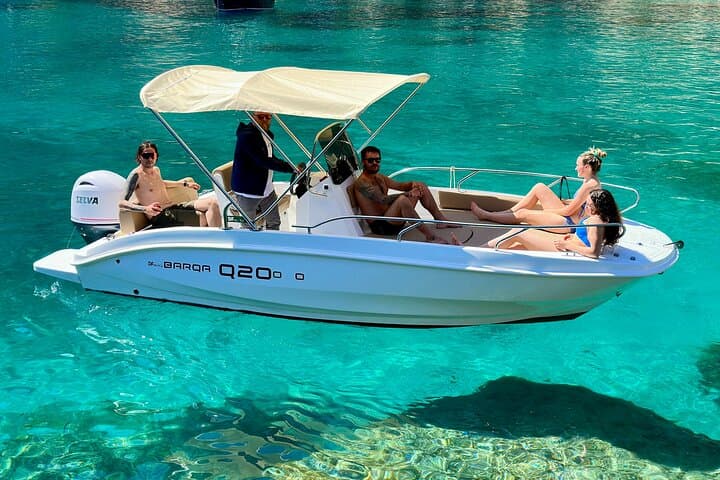 Relax on our modern private boat with both shaded & sunbathing areas.