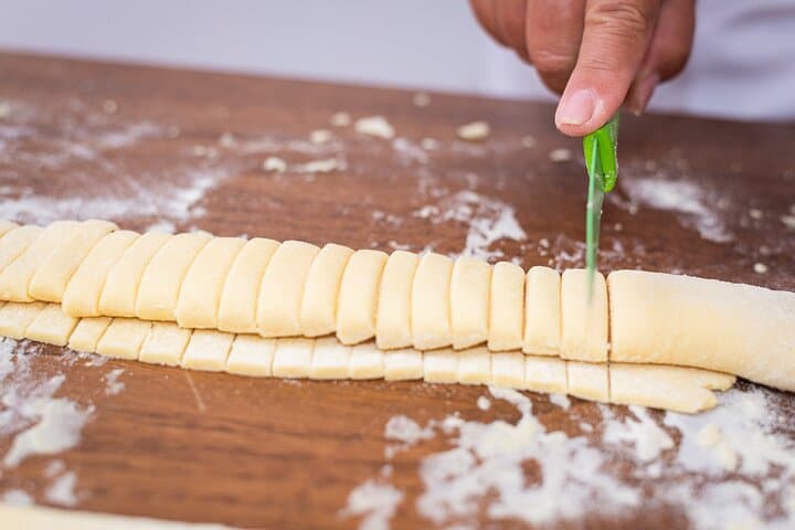 Cesarine: Fresh Pasta Class at Local's Home in Montepulciano