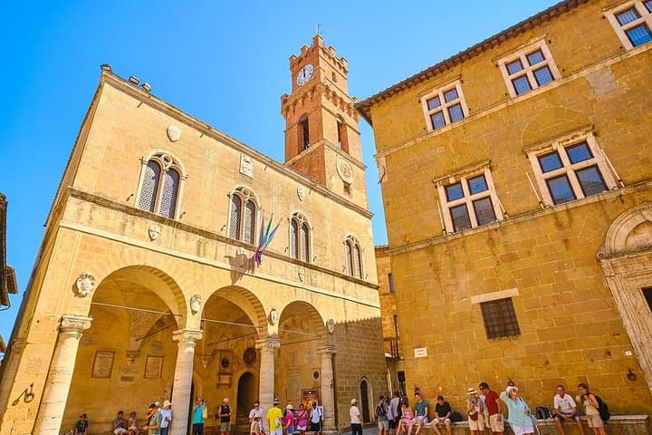 Val d'Orcia private tour: Montalcino, Pienza and Montepulciano