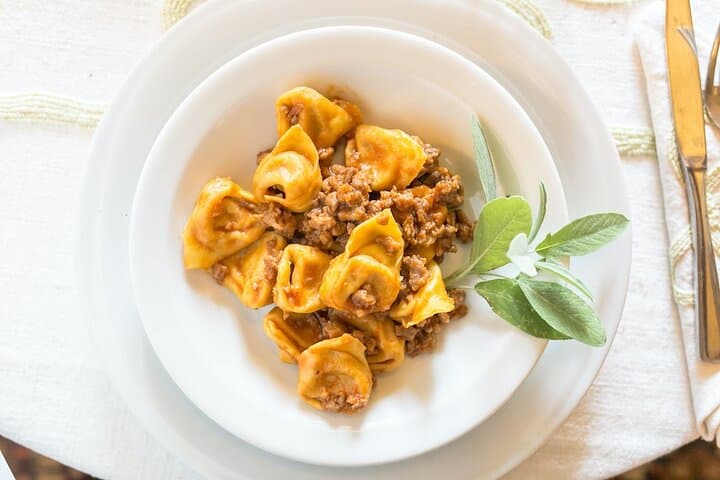 Cesarine: Small group Pasta and Tiramisu class in Modena