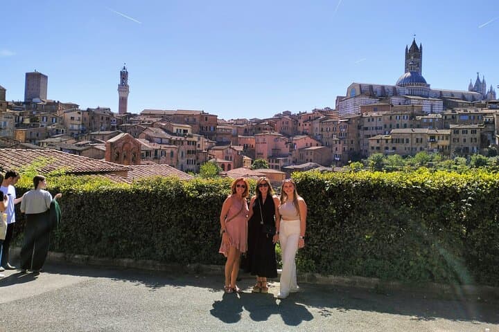 Siena walking tour with lunch & Chianti wine