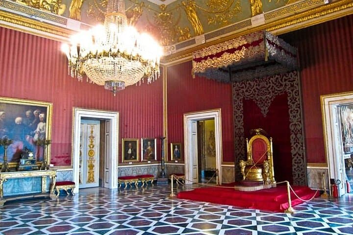Private Guided Tour in Naples Royal Palace and Monumental Area