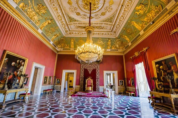 Private Guided Tour in Naples Royal Palace and Monumental Area