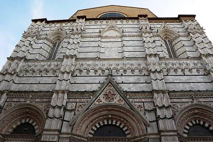 Siena Self-Guided City Walking Tour & Scavenger Hunt