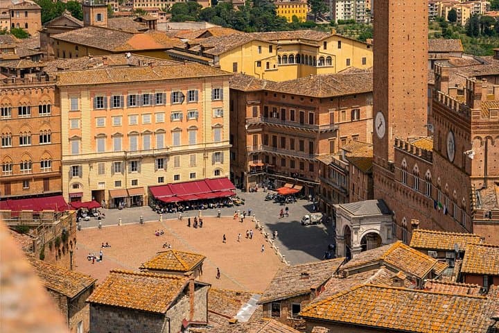 Siena Self-Guided City Walking Tour & Scavenger Hunt